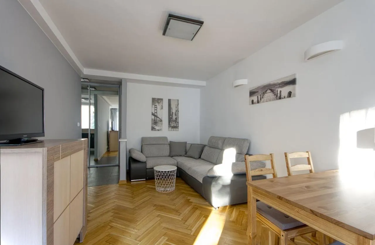 Aleja 3 Maja 7B By Homeprime Warszawa
