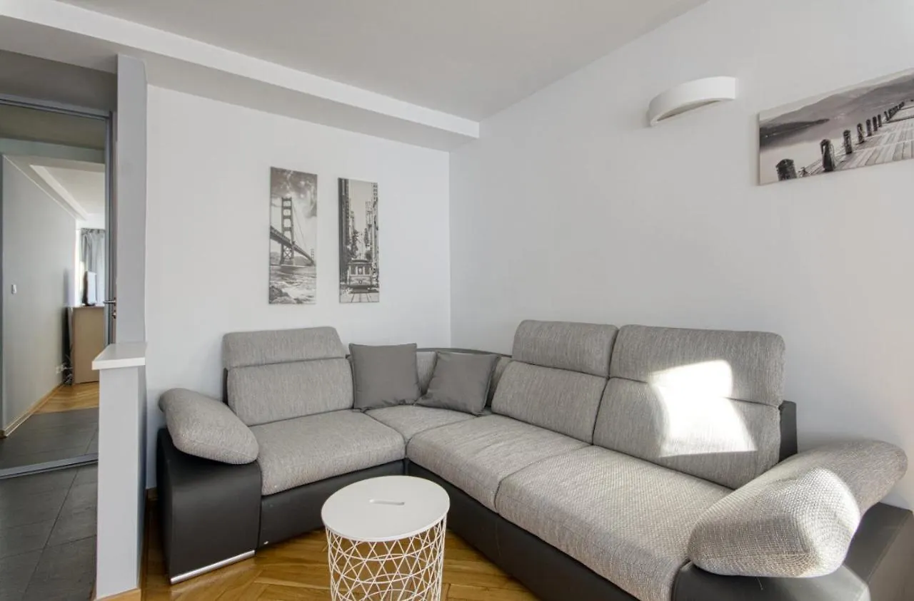 Aleja 3 Maja 7B By Homeprime Warszawa